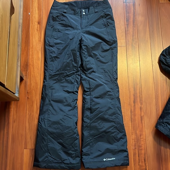 Kids/womens snow set excellent condition. Pants are a size XS and jacket is a S - Picture 4 of 9